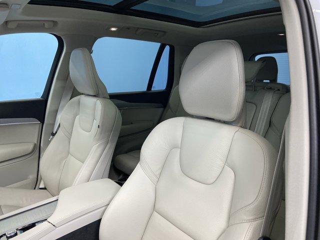 Photo of 2024 Crystal White Volvo XC90