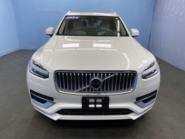 Photo of 2024 Crystal White Volvo XC90