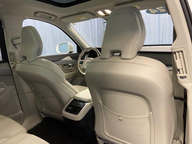 Photo of 2024 Crystal White Volvo XC90