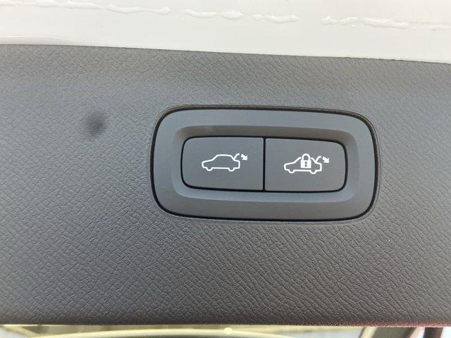 Photo of 2024 Crystal White Volvo XC90