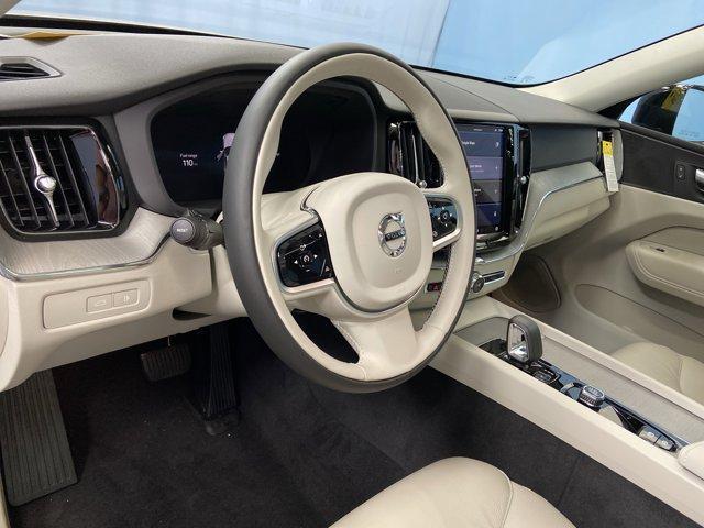 Photo of 2025 Bright Volvo XC60 Plug-In Hybrid