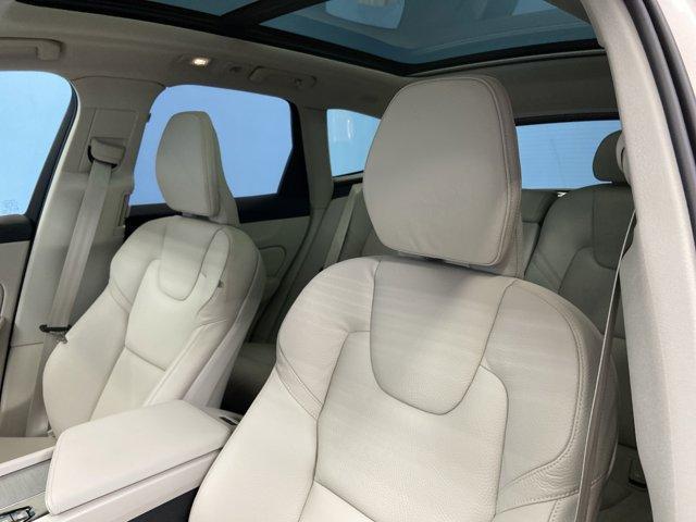 Photo of 2025 Bright Volvo XC60 Plug-In Hybrid