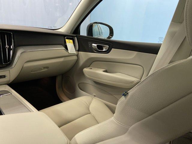 Photo of 2025 Bright Volvo XC60 Plug-In Hybrid