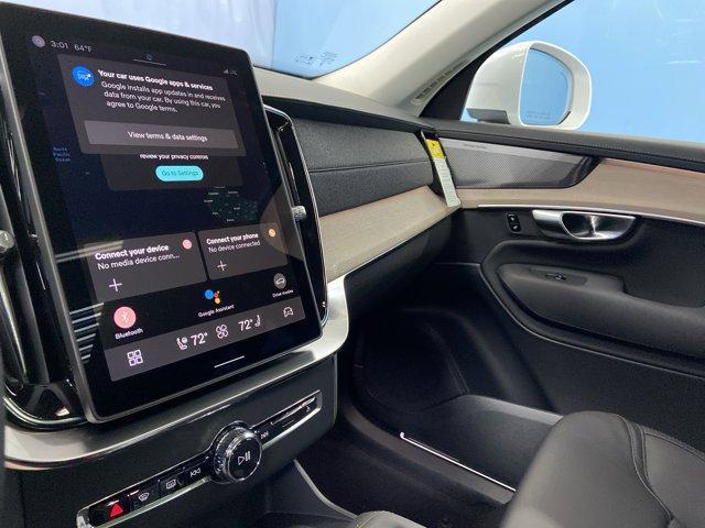 Photo of 2025 Crystal White Volvo XC90