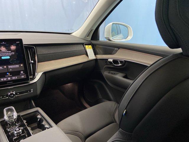 Photo of 2025 Crystal White Volvo XC90