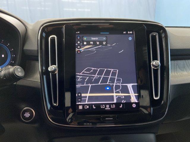 Photo of 2025 Crystal White Volvo XC40