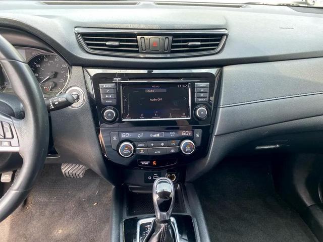 Photo of 2018 Brilliant Silver Nissan Rogue