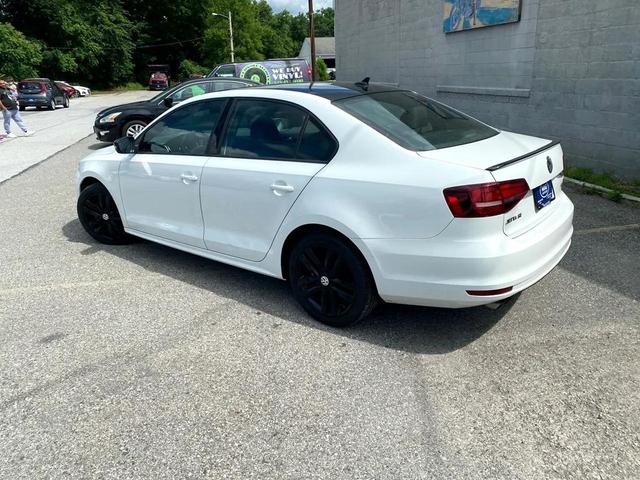 Photo of 2018 Pure White w/Black Roof Volkswagen Jetta