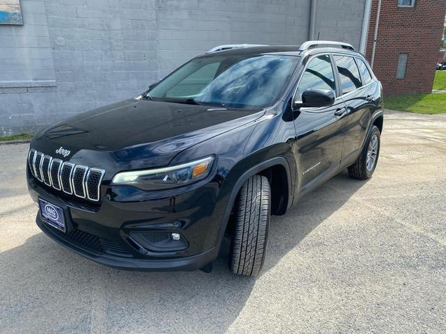 Photo of 2019 Diamond Black Crystal Pearlcoat Jeep Cherokee