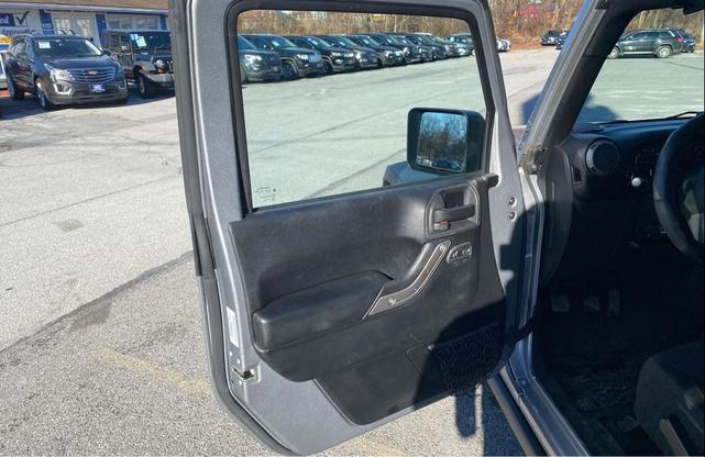 Photo of 2015 Billet Silver Metallic Clearcoat Jeep Wrangler Unlimited