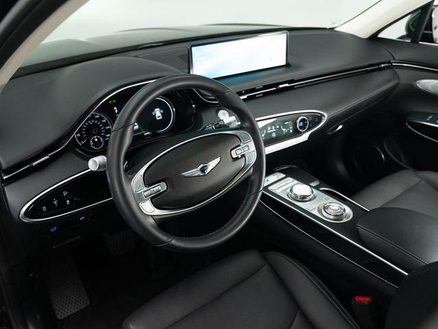 Photo of 2023 Vik Black Genesis GV70
