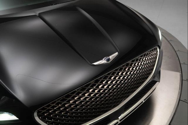 Photo of 2023 Vik Black Genesis GV70