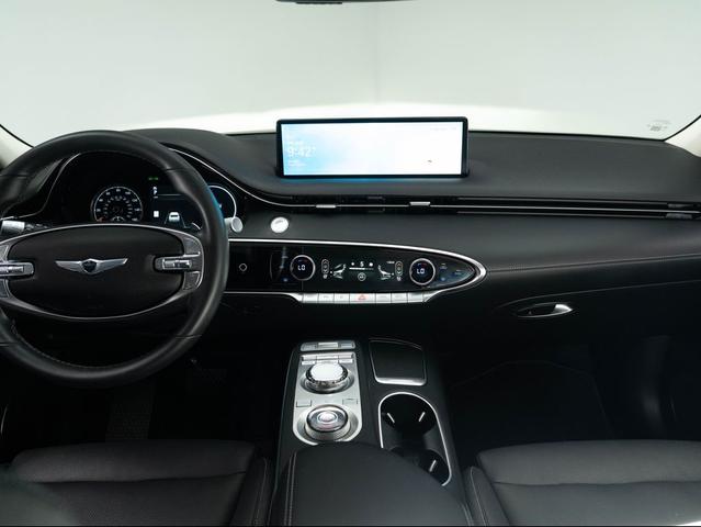 Photo of 2023 Vik Black Genesis GV70