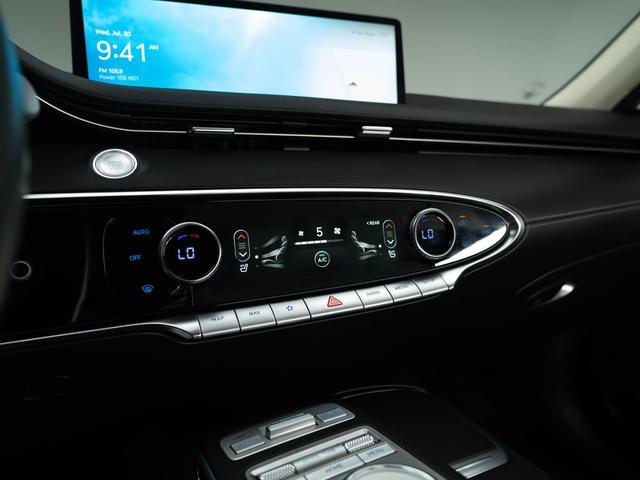Photo of 2023 Vik Black Genesis GV70