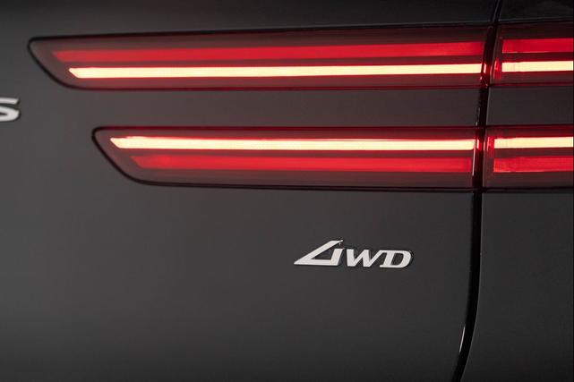 Photo of 2023 Vik Black Genesis GV70