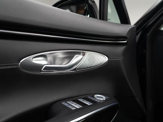 Photo of 2023 Vik Black Genesis GV70