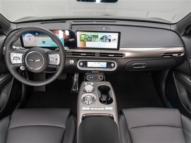 Photo of 2025 Makalu Gray Genesis GV60