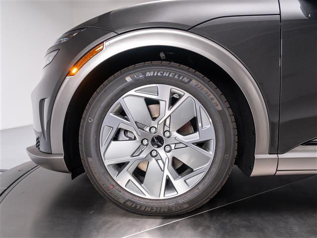 Photo of 2025 Makalu Gray Genesis GV60