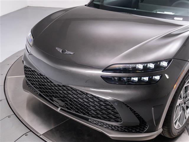 Photo of 2025 Makalu Gray Genesis GV60