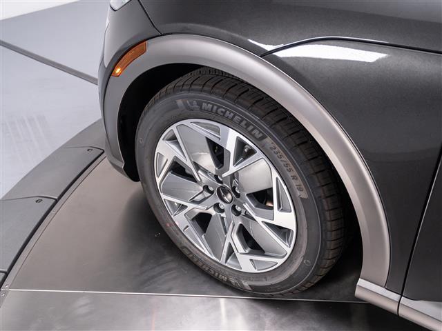 Photo of 2025 Makalu Gray Genesis GV60