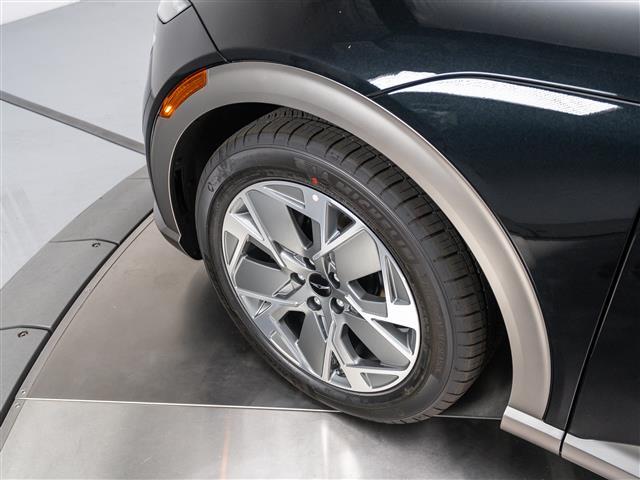 Photo of 2025 Vik Black Genesis GV60