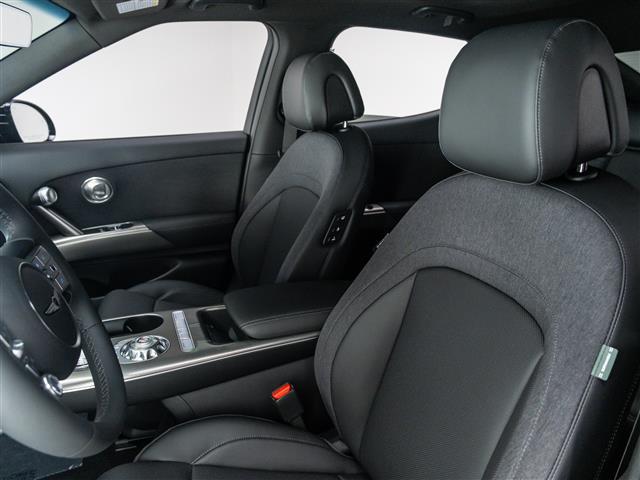 Photo of 2025 Vik Black Genesis GV60