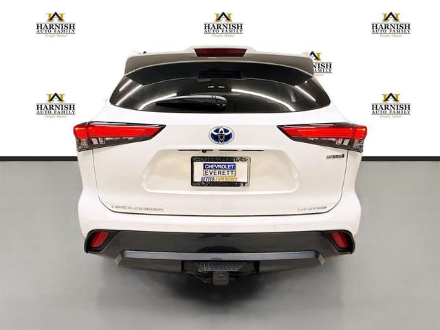 Photo of 2023 Wind Chill Pearl Toyota Highlander Hybrid
