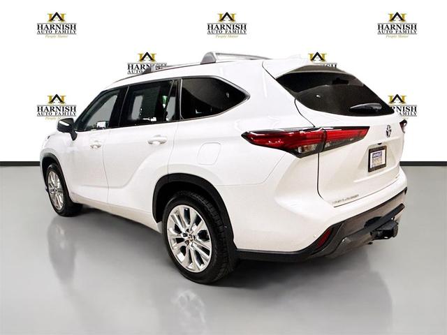 Photo of 2023 Wind Chill Pearl Toyota Highlander Hybrid