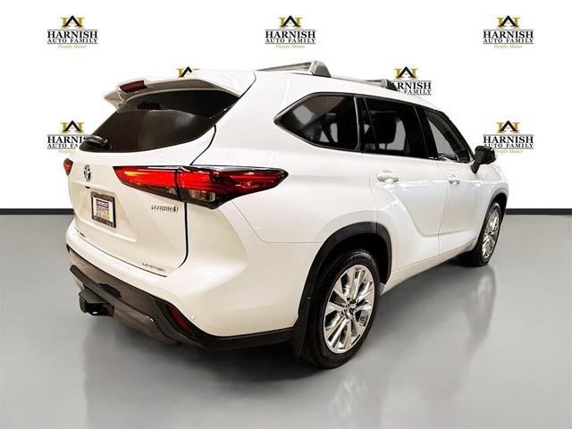 Photo of 2023 Wind Chill Pearl Toyota Highlander Hybrid
