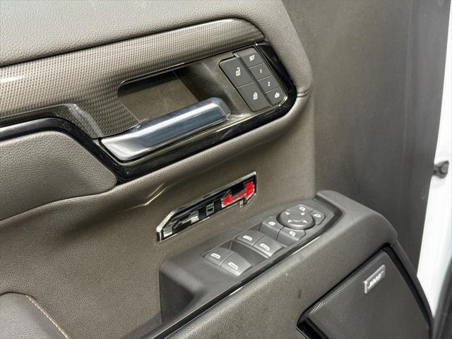 Photo of 2023 Summit White GMC Sierra 1500