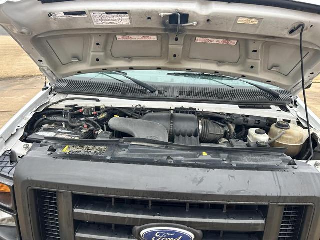Photo of 2010 White Ford E250