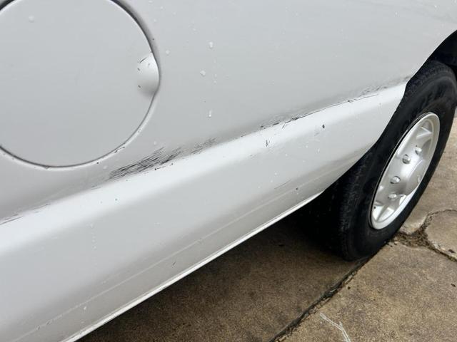 Photo of 2010 White Ford E250