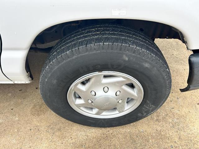 Photo of 2010 White Ford E250