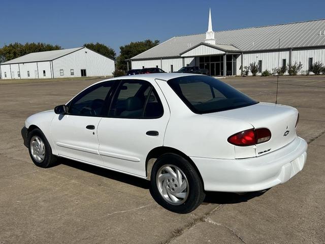 Photo of 1999 White Chevrolet Cavalier