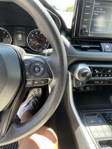 Photo of 2022 White Toyota RAV4