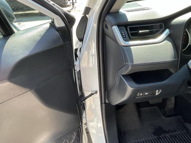 Photo of 2022 White Toyota RAV4