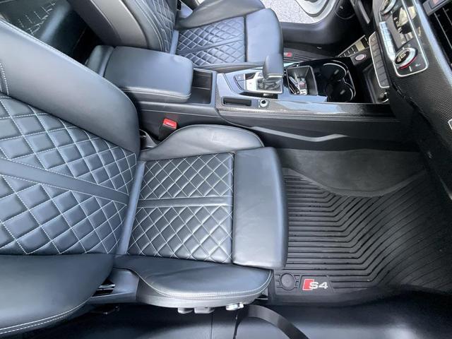 Photo of 2022 Glacier White Audi S4