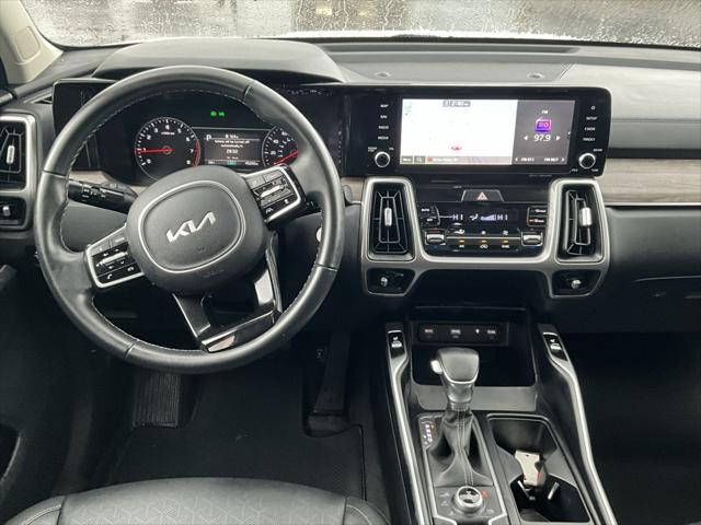 Photo of 2022 Glacial White Pearl Kia Sorento