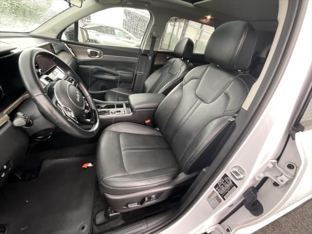 Photo of 2022 Glacial White Pearl Kia Sorento