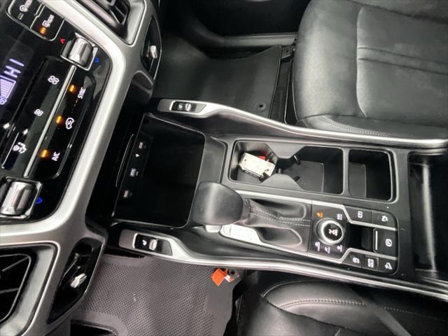 Photo of 2022 Glacial White Pearl Kia Sorento