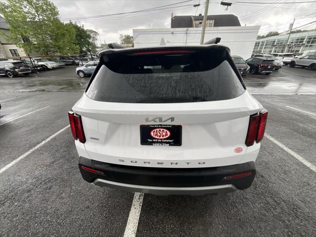 Photo of 2022 Glacial White Pearl Kia Sorento