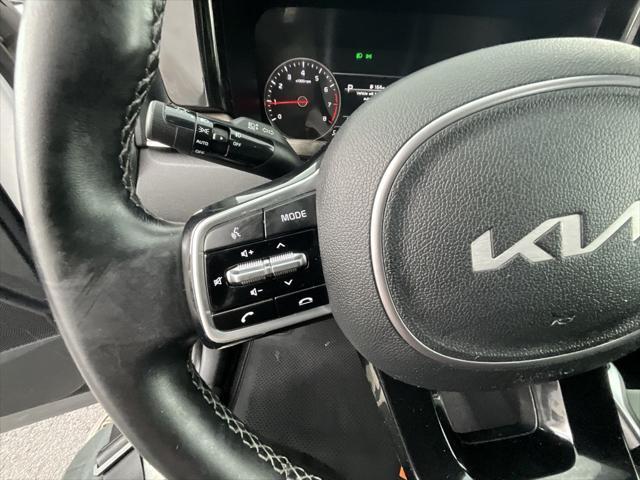 Photo of 2022 Glacial White Pearl Kia Sorento