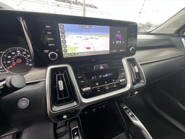 Photo of 2022 Glacial White Pearl Kia Sorento
