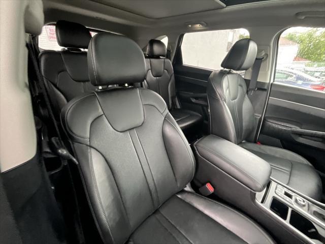 Photo of 2022 Glacial White Pearl Kia Sorento