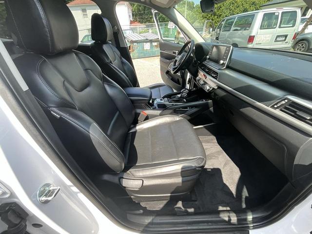 Photo of 2021 Glacial White Pearl Kia Telluride