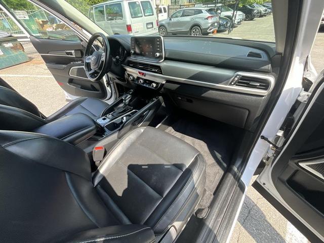 Photo of 2021 Glacial White Pearl Kia Telluride