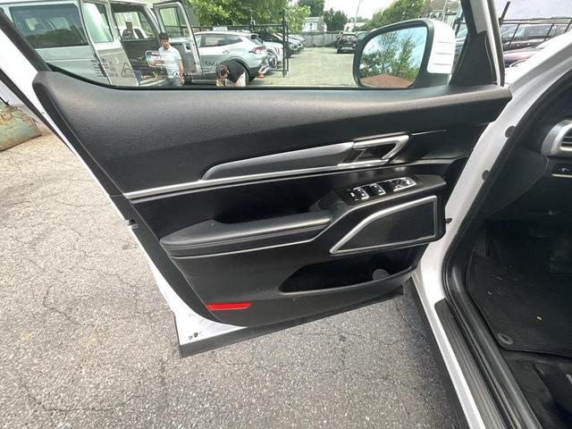 Photo of 2021 Glacial White Pearl Kia Telluride