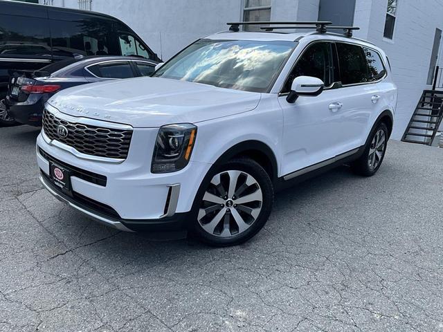 Photo of 2021 Glacial White Pearl Kia Telluride