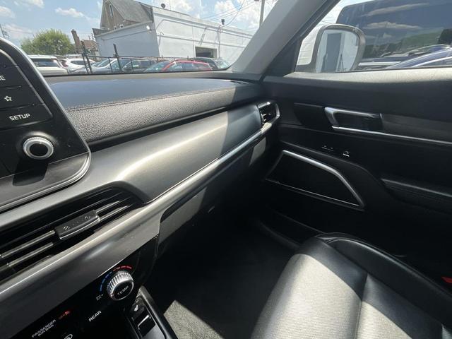 Photo of 2021 Glacial White Pearl Kia Telluride