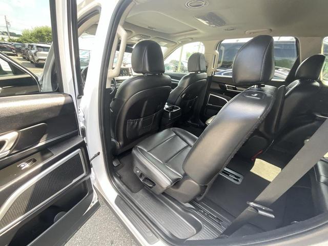 Photo of 2021 Glacial White Pearl Kia Telluride